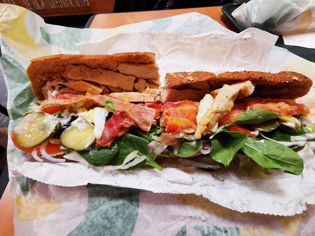 Subway | restaurant | 2745 Iris St, Ottawa, ON K2C 3V5, Canada | 6137218000 OR +1 613-721-8000