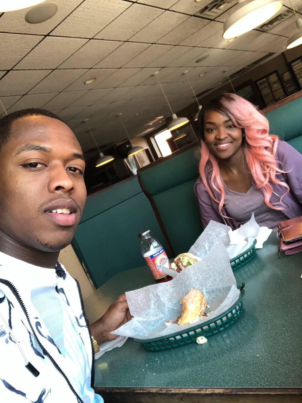 Steves Place | cafe | 84 Market Square, Newington, CT 06111, USA | 8606665975 OR +1 860-666-5975