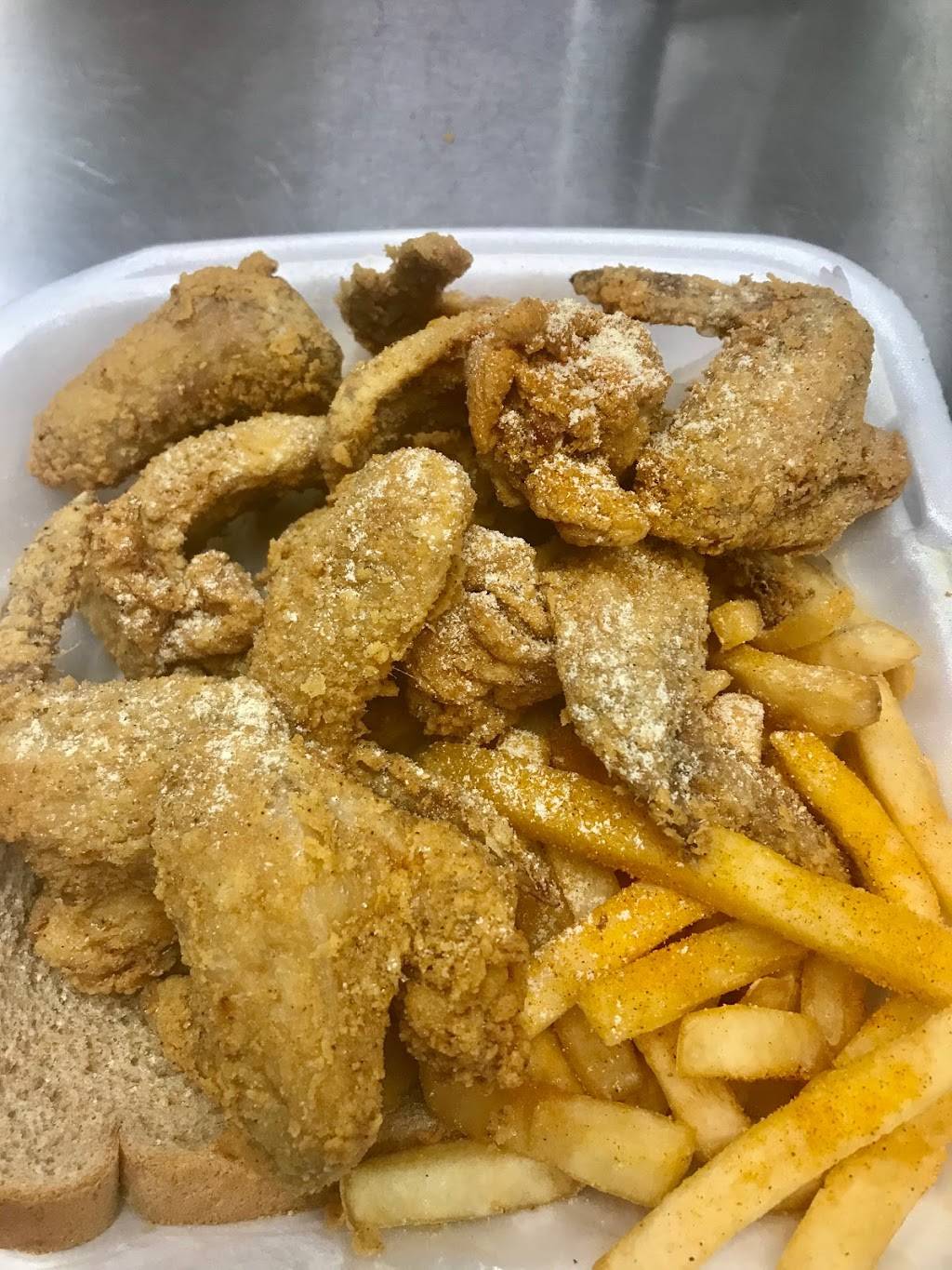 Rayyan fish and wings | restaurant | 2163 Courtright Rd, Columbus, OH 43232, USA | 6147251950 OR +1 614-725-1950