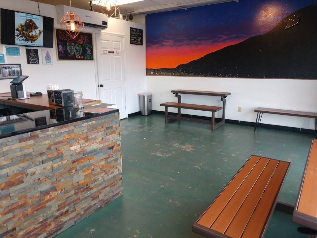 Social Ice | restaurant | 10978 Montwood Dr ste d, El Paso, TX 79935, USA | 9153074513 OR +1 915-307-4513