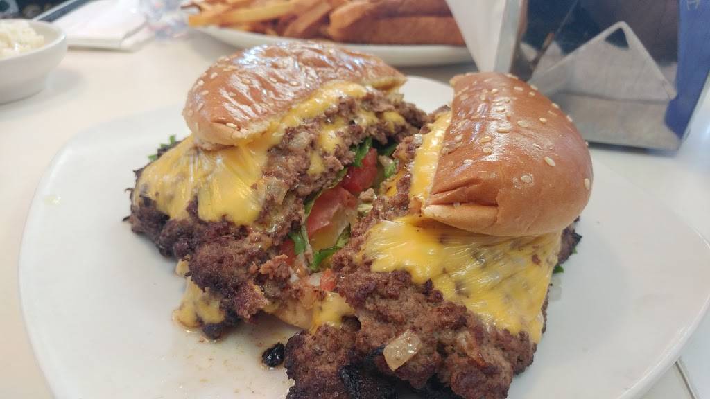Rons Hamburgers & Chili At the Farm Shopping Center | restaurant | The Farm Shopping Center, 6548 E 51st St, Tulsa, OK 74145, USA | 9186645688 OR +1 918-664-5688