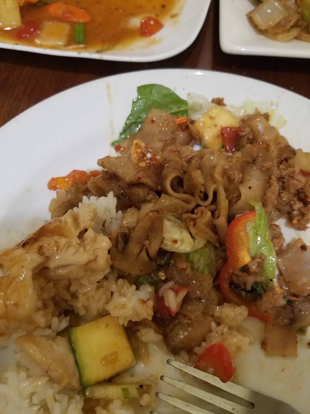 Charn Thai Restaurant | restaurant | 65 E Daily Dr, Camarillo, CA 93010, USA | 8053881138 OR +1 805-388-1138