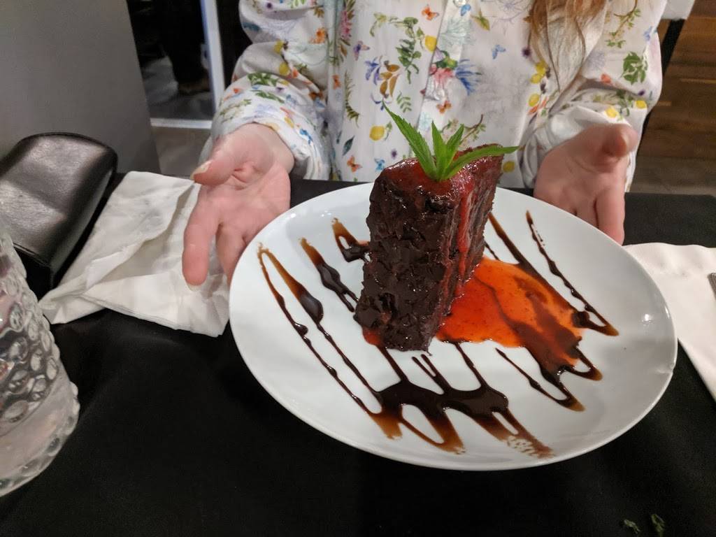 Resto Bistro LEntracte | restaurant | 247 Rue Lindsay, Drummondville, QC J2C 1P2, Canada | 8194774097 OR +1 819-477-4097