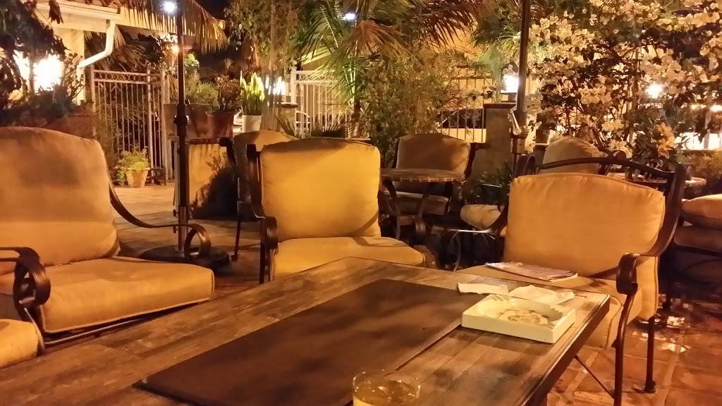 Phil Tranis | restaurant | 3490 Long Beach Boulevard, Long Beach, CA 90807, USA | 5624263668 OR +1 562-426-3668