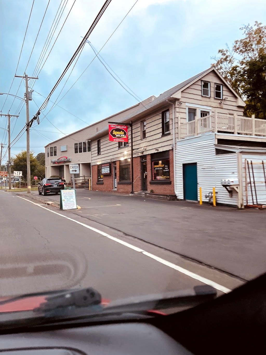 Spuds Your Way | meal takeaway | 3500 Whitney Ave, Hamden, CT 06518, USA | 2032393000 OR +1 203-239-3000