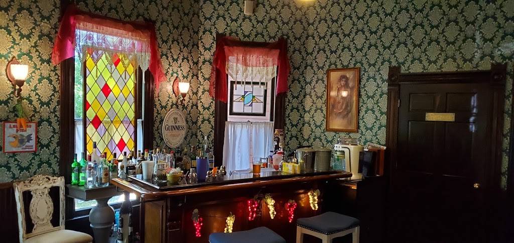 Catfish Plantation | restaurant | 814 Water St, Waxahachie, TX 75165, USA | 9729379468 OR +1 972-937-9468