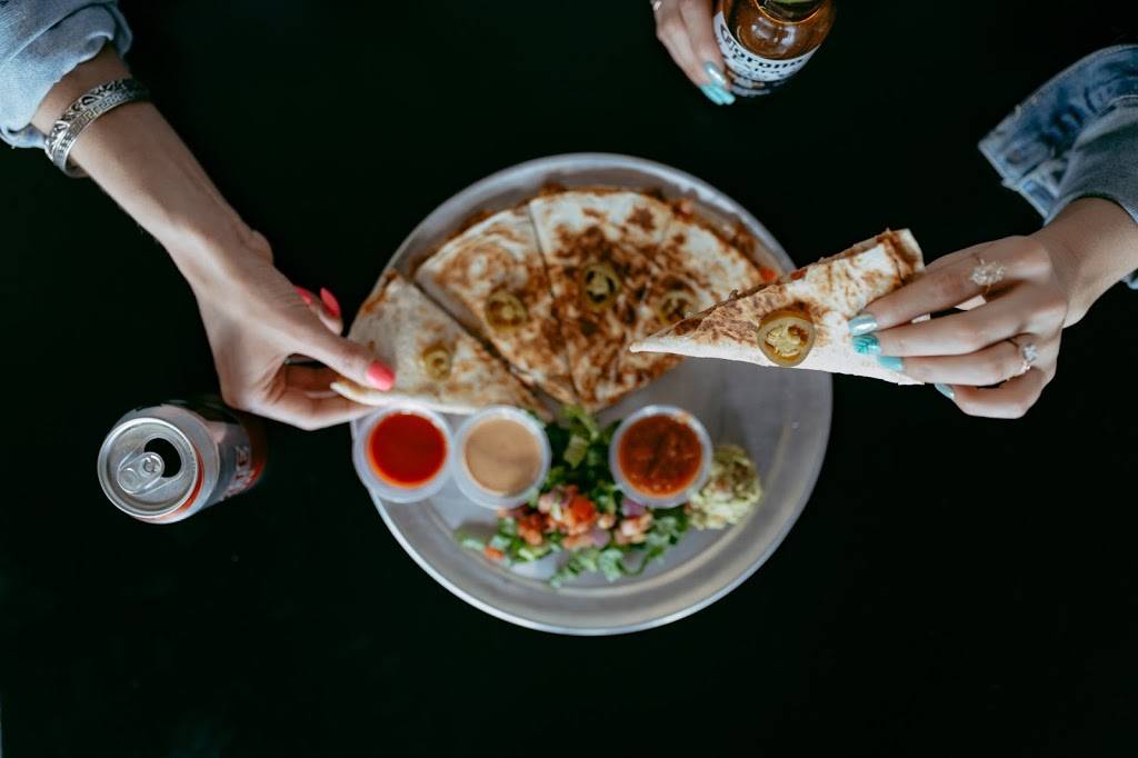 Breezy Burrito Bar | restaurant | 1000 Elmwood Ave, Buffalo, NY 14222, USA | 7163818996 OR +1 716-381-8996