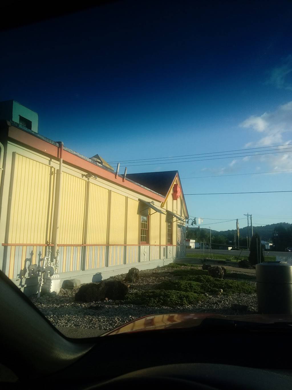 Long John Silvers | restaurant | 1335 US-25E Scenic, Barbourville, KY 40906, USA | 6065465822 OR +1 606-546-5822