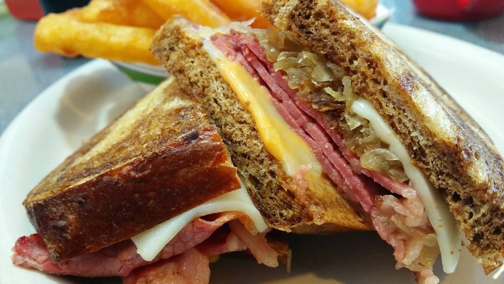 Filling Station | restaurant | 4750 Alpine Ave NW, Comstock Park, MI 49321, USA | 6167846706 OR +1 616-784-6706