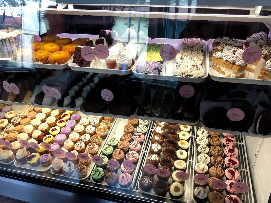 Erin McKennas Bakery | bakery | 1642 E Buena Vista Dr B, Orlando, FL 32830, USA | 8554622292 OR +1 855-462-2292