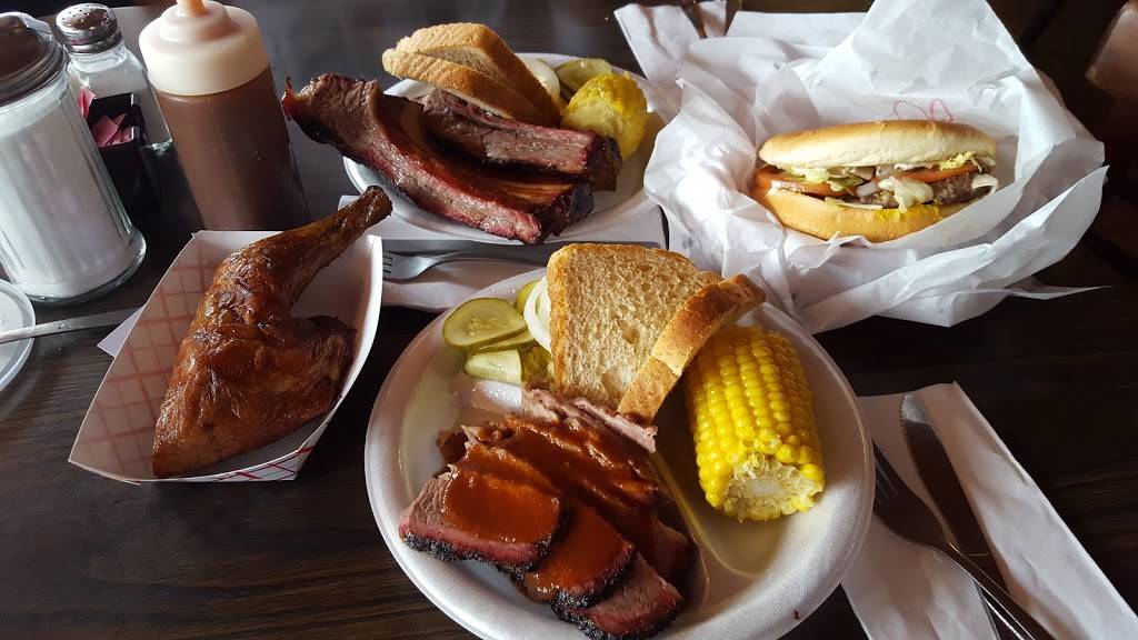 Busbees Bar-B-Que & Catering | restaurant | 339 Main St, Bandera, TX 78003, USA | 8307963153 OR +1 830-796-3153