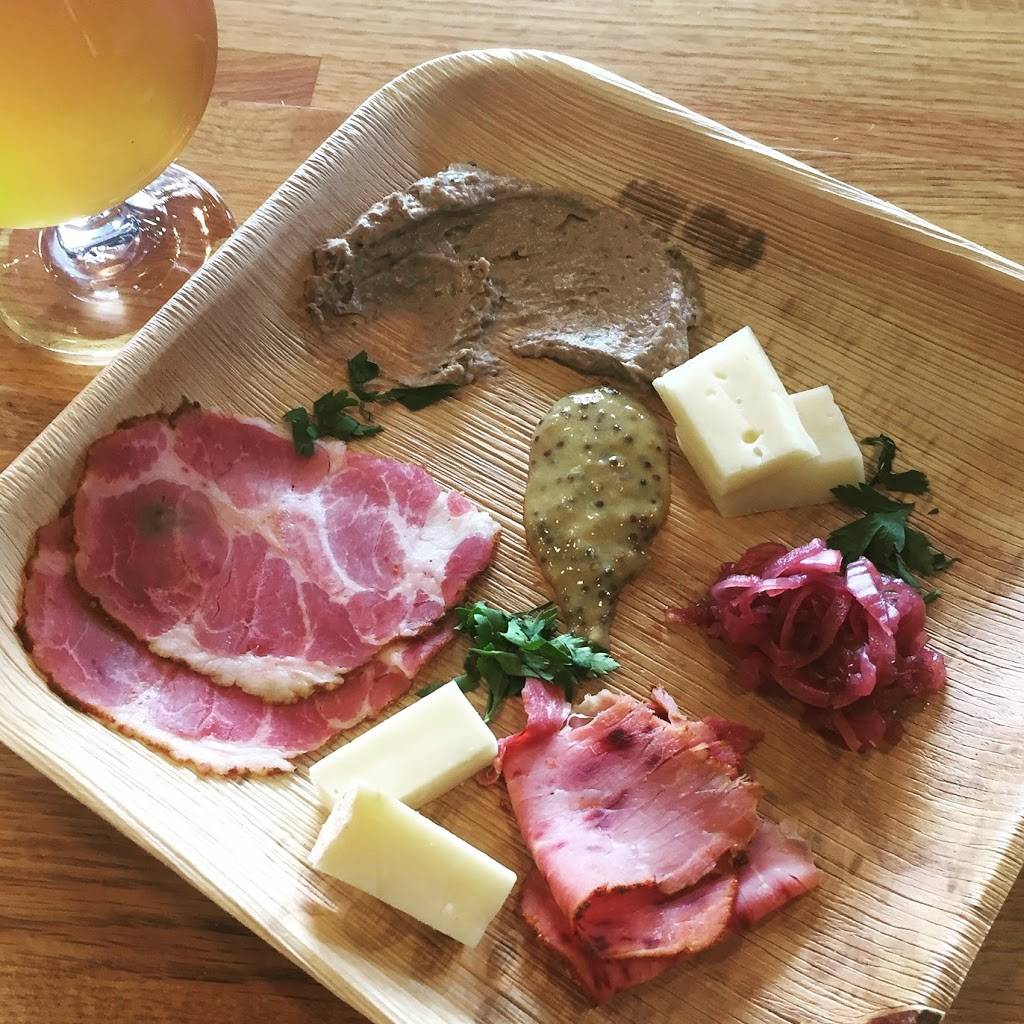 Tatoheads Public House | restaurant | 1297 Parsons Ave, Columbus, OH 43206, USA | 6147252101 OR +1 614-725-2101