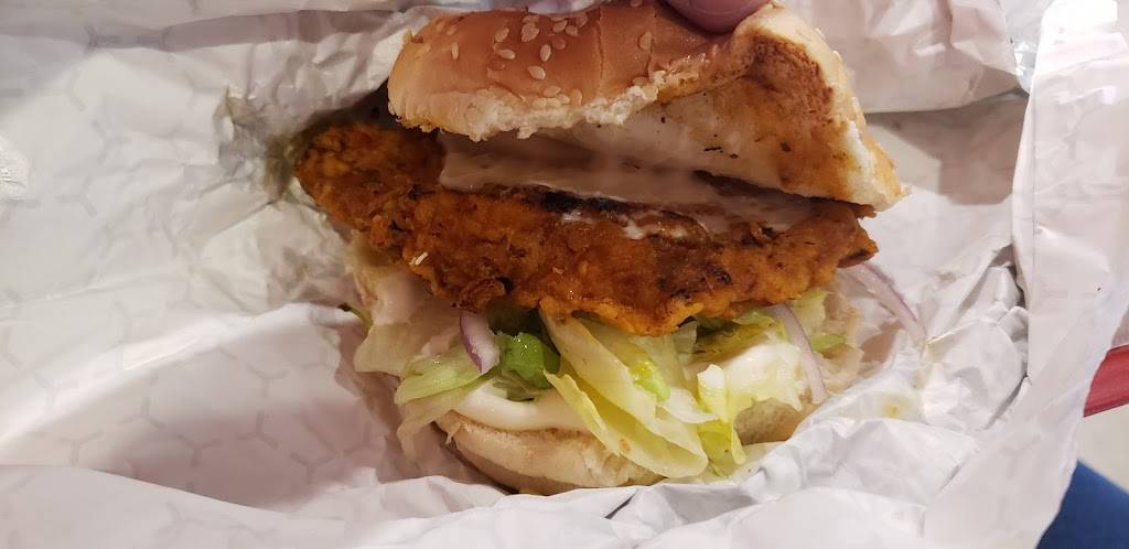 Chunky Chicken | restaurant | 45 Overlea Boulevard, East York Town Centre, Toronto, ON M4H 1C3, Canada | 4167923114 OR +1 416-792-3114