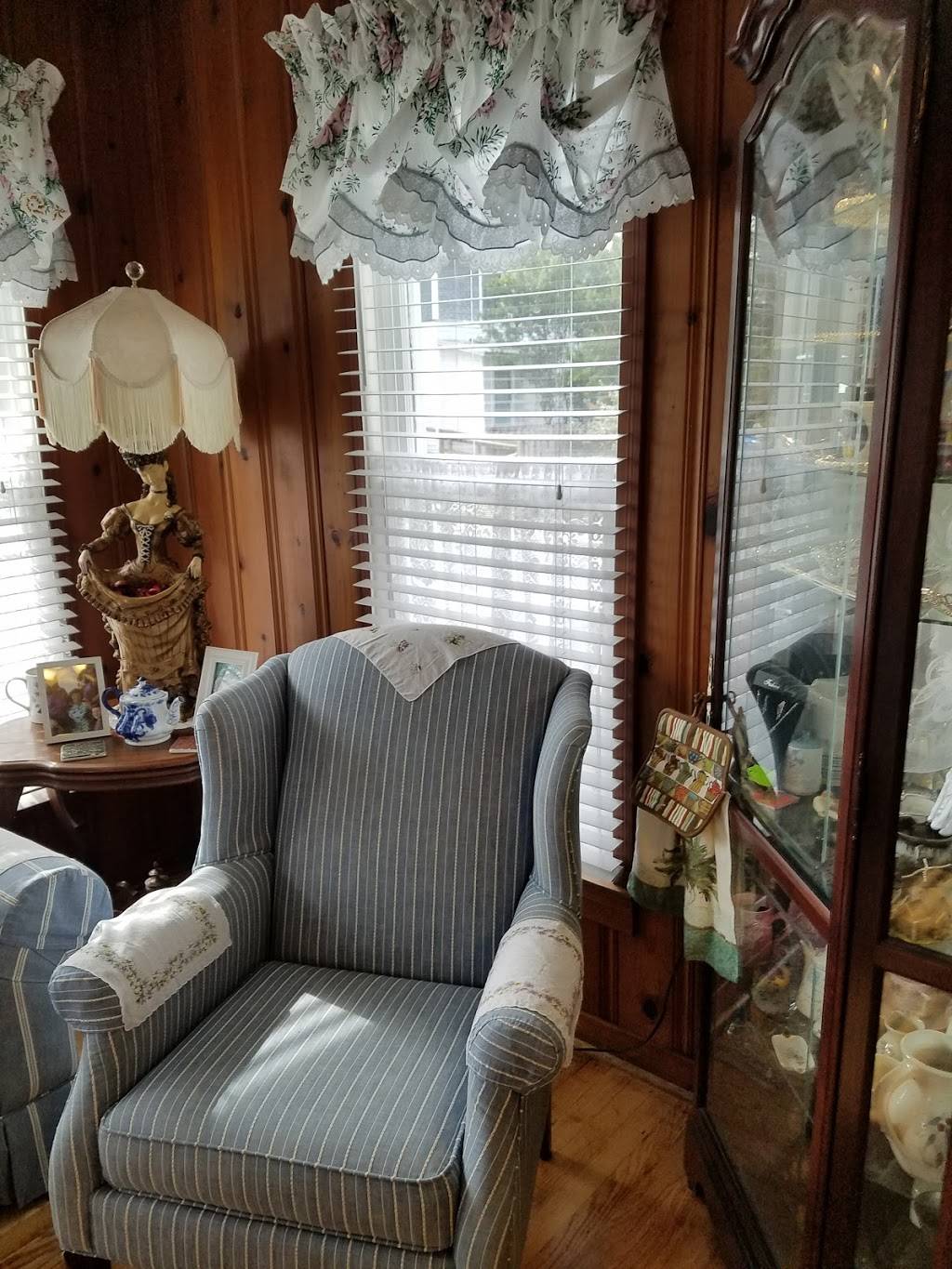 LaAbilies Tea Room and Bistro | restaurant | 114 Live Oak St, New Smyrna Beach, FL 32168, USA | 3866799392 OR +1 386-679-9392