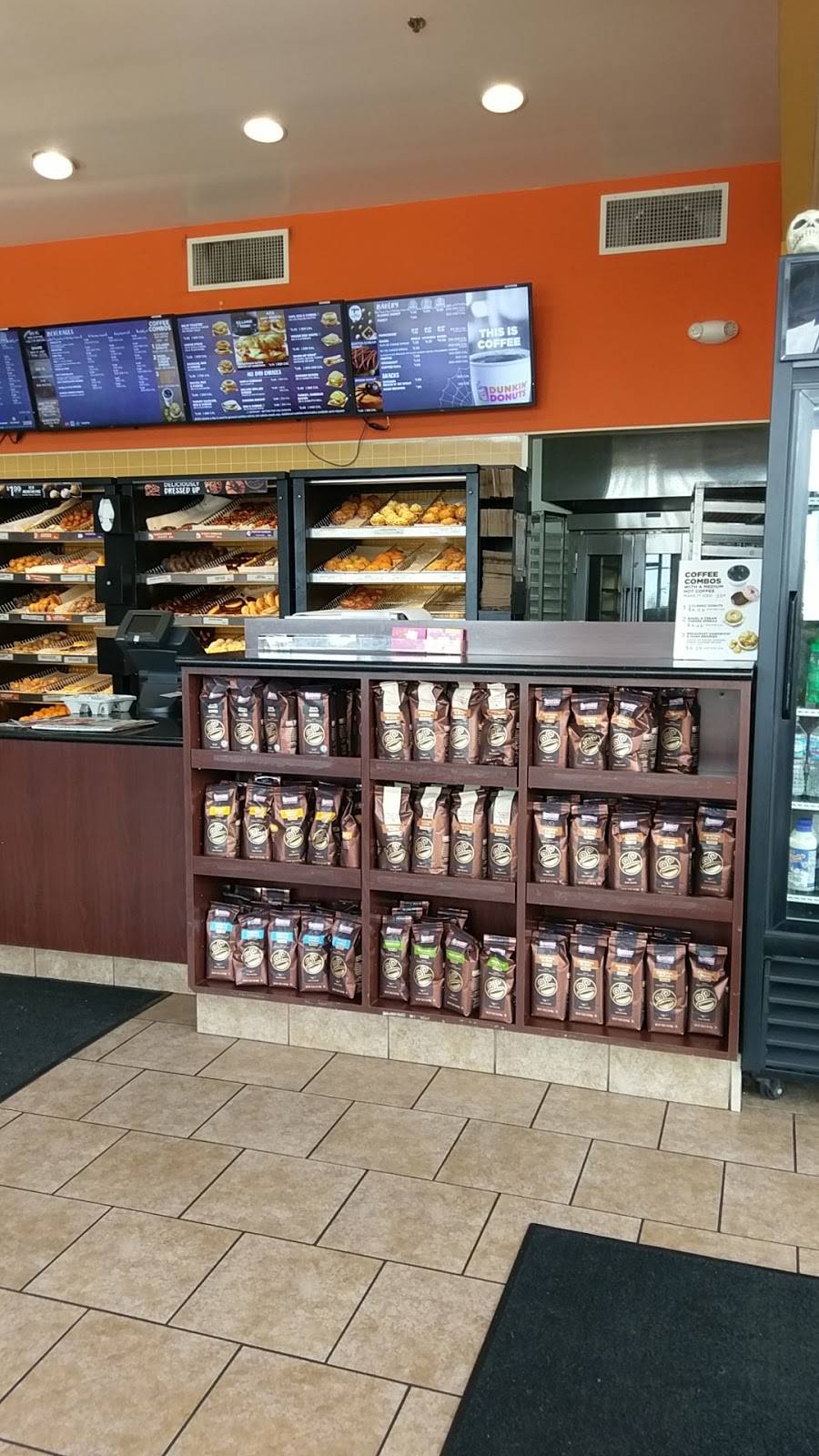 Dunkin | cafe | 369 E W Rollins Rd, Round Lake Beach, IL 60073, USA | 8477405535 OR +1 847-740-5535