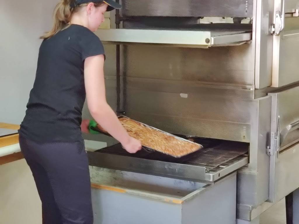 Pizza Delight | restaurant | 181 St Andrew St E, Fergus, ON N1M 1P9, Canada | 5198433333 OR +1 519-843-3333