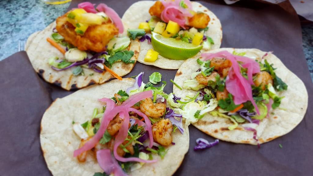 Emmas Back Porch & Water Street Cooker | restaurant | 2084 Old Lakeshore Rd, Burlington, ON L7R 1A3, Canada | 9056342084 OR +1 905-634-2084