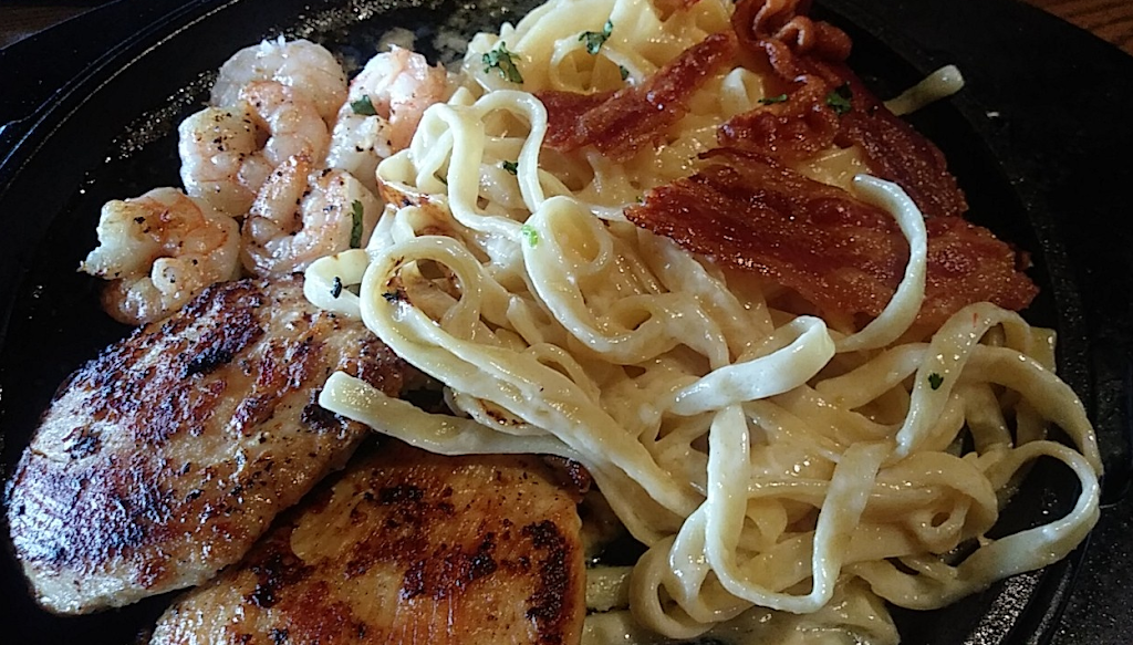 TGI Fridays | restaurant | 60 Forbes Rd, Braintree, MA 02184, USA | 7818483133 OR +1 781-848-3133