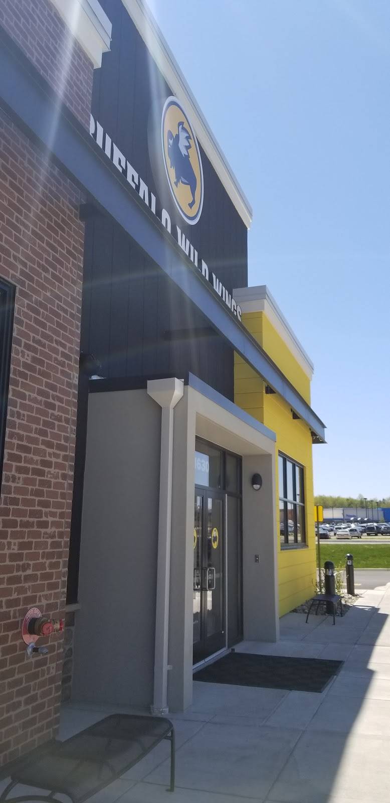 Buffalo Wild Wings | restaurant | 1630 Ritchie Station Ct, Walker Mill, MD 20743, USA | 3013244870 OR +1 301-324-4870
