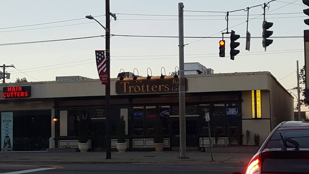 Trotters Bar & Grill | restaurant | 1050 Hempstead Turnpike, Franklin Square, NY 11010, USA | 5163555681 OR +1 516-355-5681