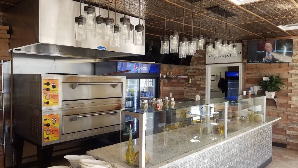 LA PIAZZA PIZZERIA | restaurant | 162 W Main St suite H, Whitewater, WI 53190, USA | 2624582727 OR +1 262-458-2727