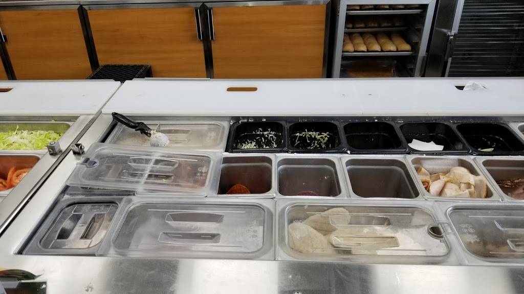 Subway | restaurant | 5996 Woodward Ave, Detroit, MI 48202, USA | 3138701260 OR +1 313-870-1260