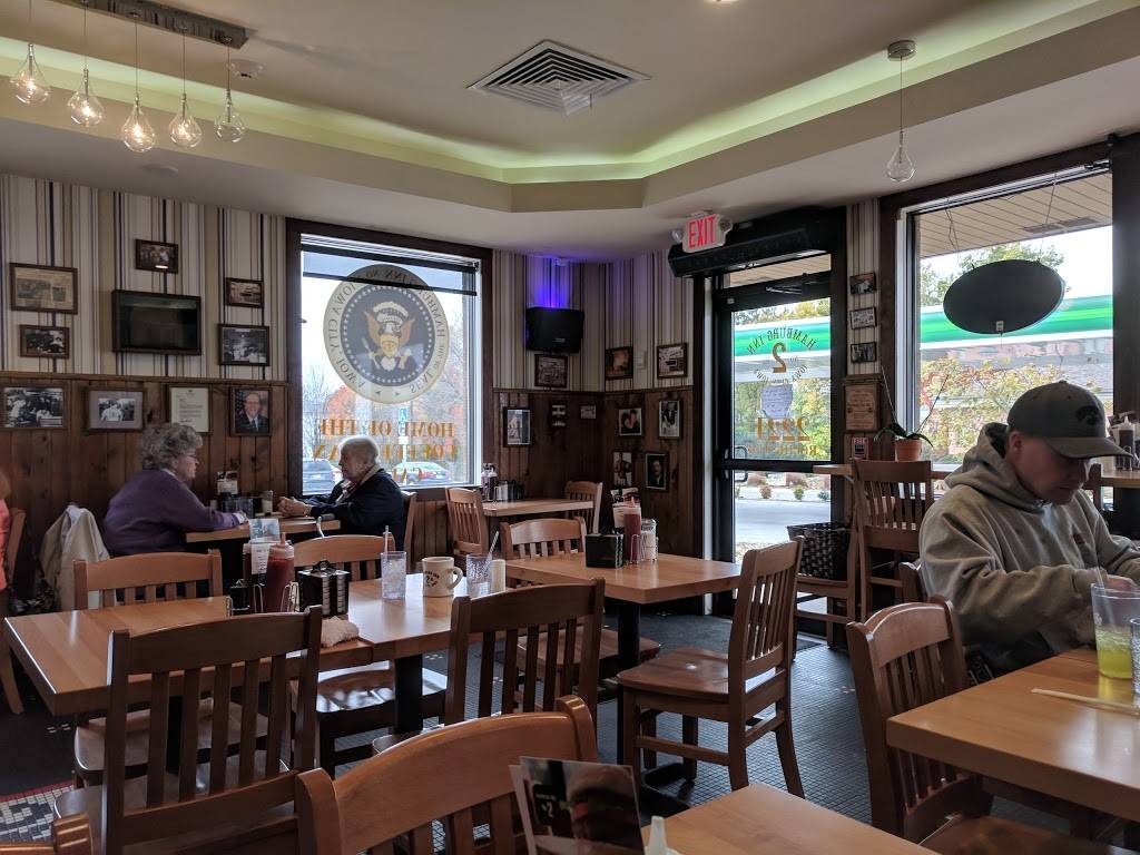 Hamburg Inn No. 2 East Side | restaurant | 2221 Rochester Ave, Iowa City, IA 52245, USA | 3195192500 OR +1 319-519-2500