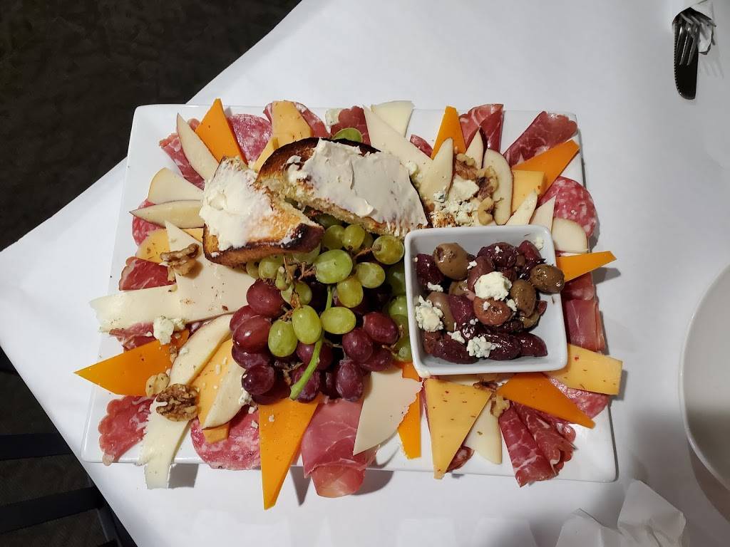 Solidays Restaurant | restaurant | 6935 Ward Rd, Niagara Falls, NY 14304, USA | 7165242665 OR +1 716-524-2665