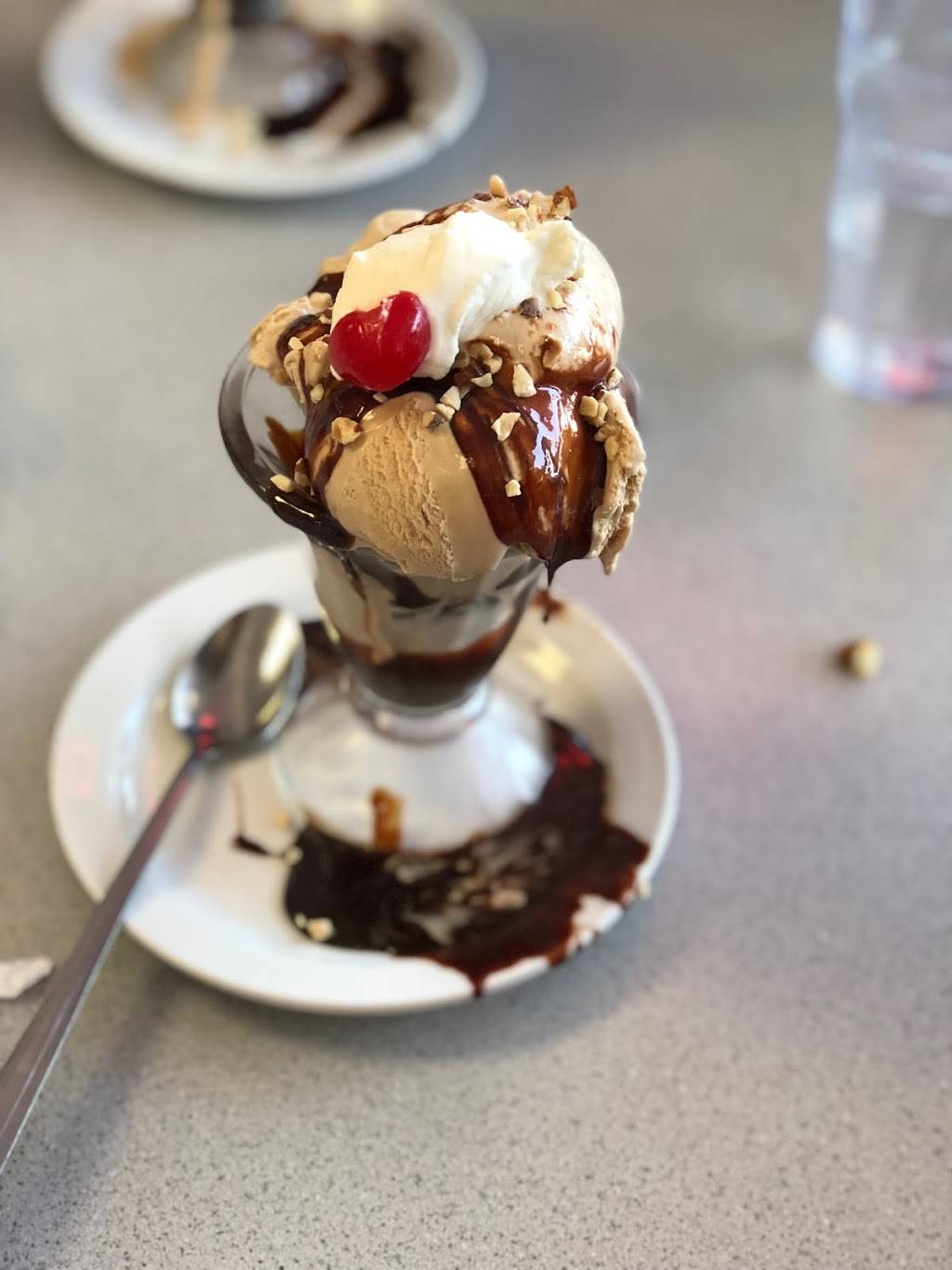 Leatherbys Family Creamery | restaurant | 2333 Arden Way, Sacramento, CA 95825, USA | 9169208382 OR +1 916-920-8382