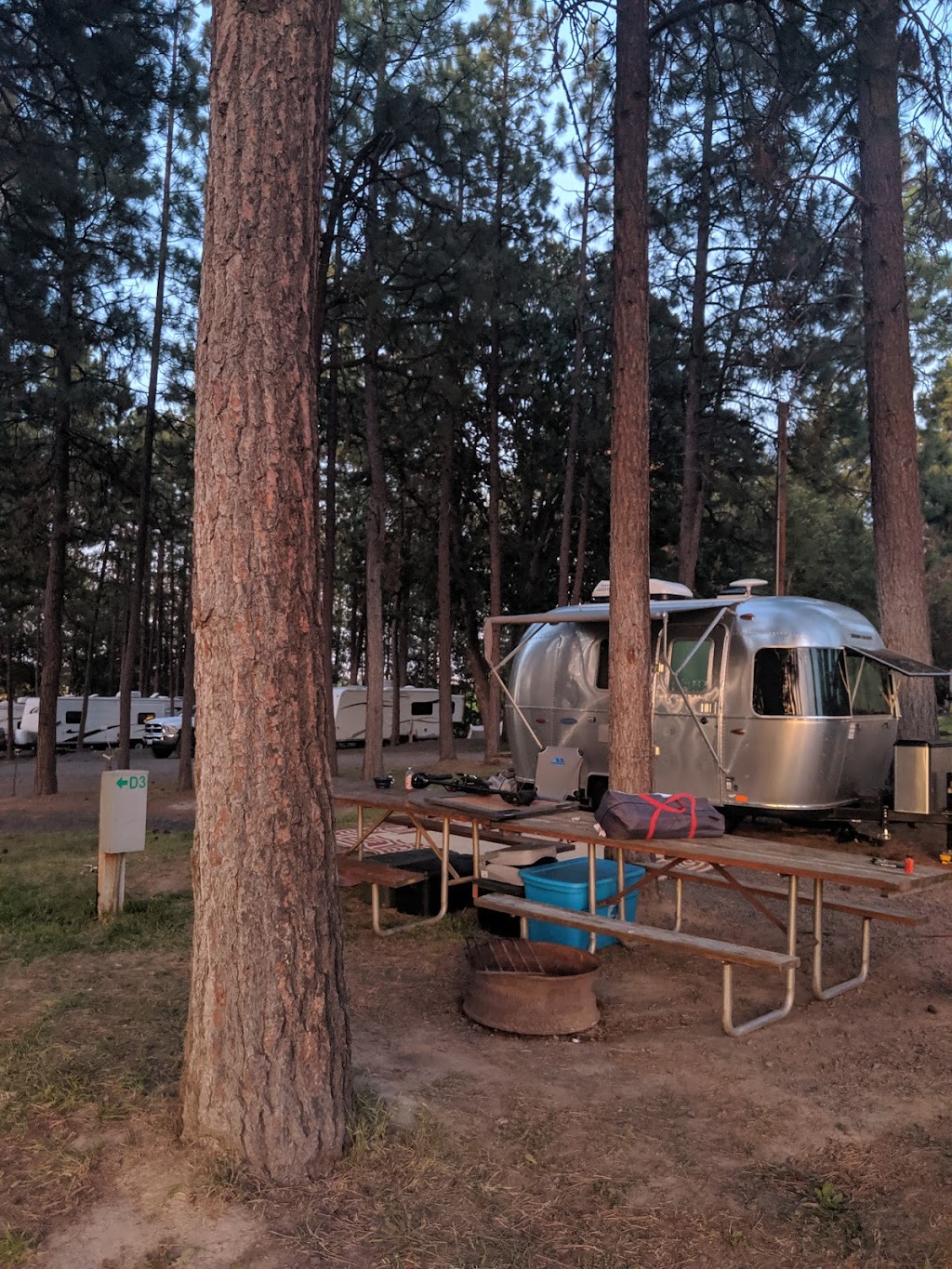 Luckys Bar & Grill | restaurant | 34A N Mariposa Dr, Tygh Valley, OR 97063, USA | 5415442044 OR +1 541-544-2044