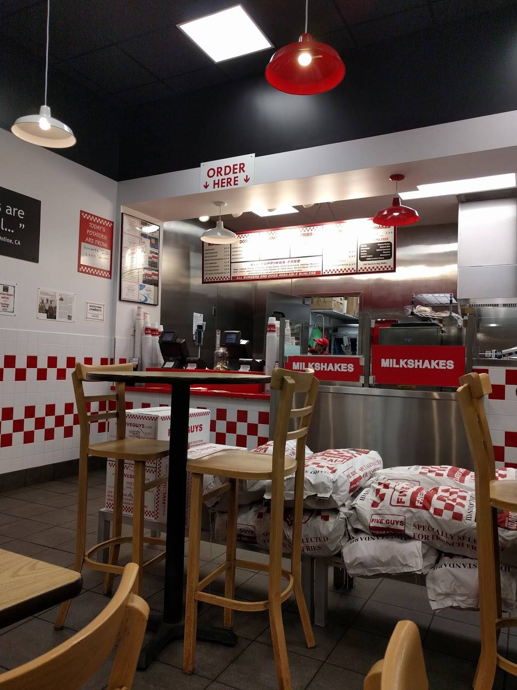 Five Guys | meal takeaway | 3315 W Touhy Ave, Lincolnwood, IL 60712, USA | 8476740074 OR +1 847-674-0074