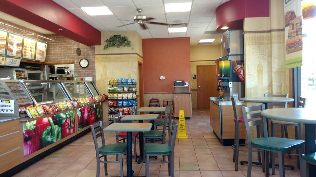 Subway | restaurant | 208 W Guava St, Lady Lake, FL 32159, USA | 3527504929 OR +1 352-750-4929