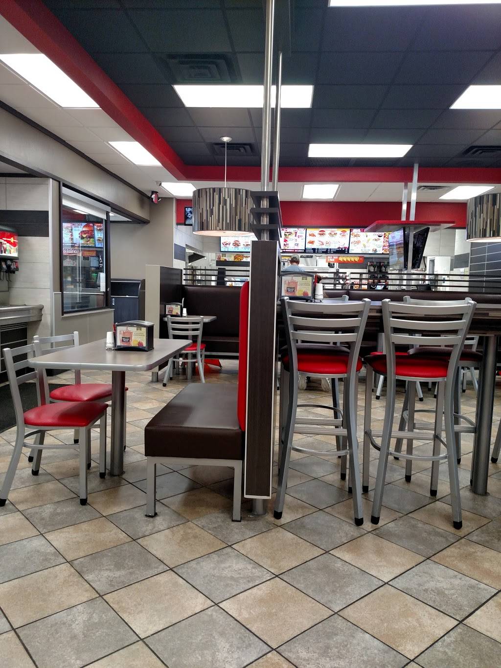 Hardees | restaurant | 5213 Highway 31 East Lane, Westmoreland, TN 37186, USA | 6156443900 OR +1 615-644-3900
