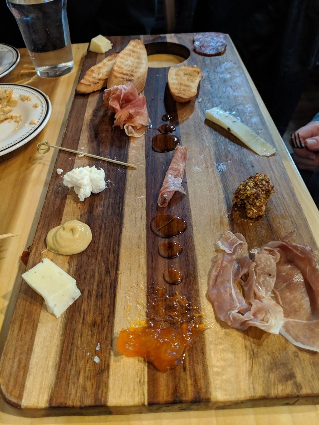 El Lugar | restaurant | 525 S 4th St, Columbus, OH 43206, USA | 6146707195 OR +1 614-670-7195