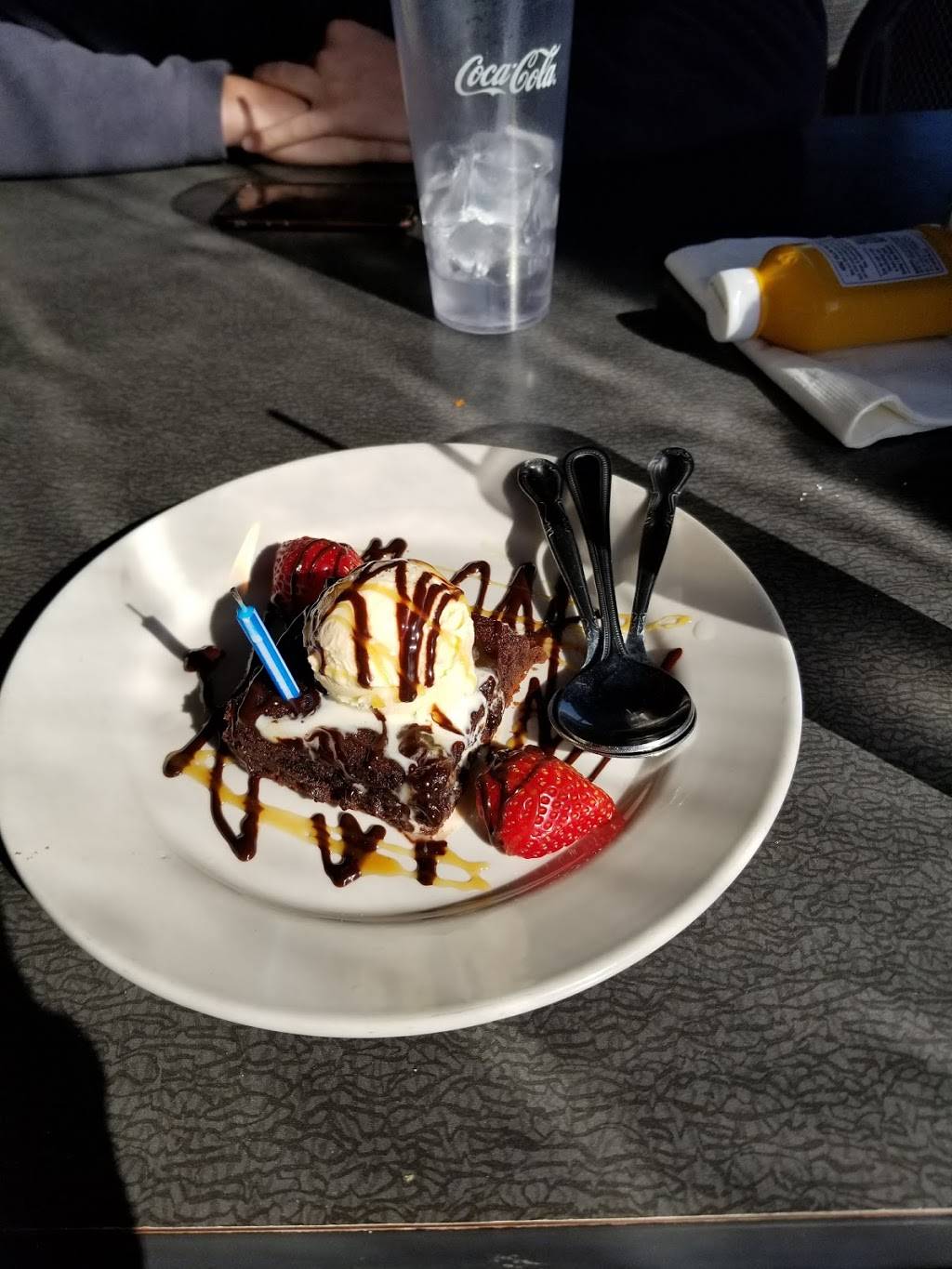 Luckys Burger & Brew | restaurant | 1144 Alpharetta St, Roswell, GA 30075, USA | 7705185695 OR +1 770-518-5695