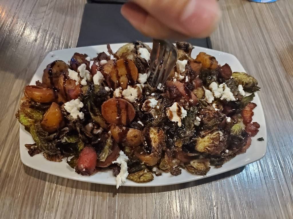 The Pitch Pizza & Pub | restaurant | 2924 E Sunshine St, Springfield, MO 65804, USA | 4173680277 OR +1 417-368-0277