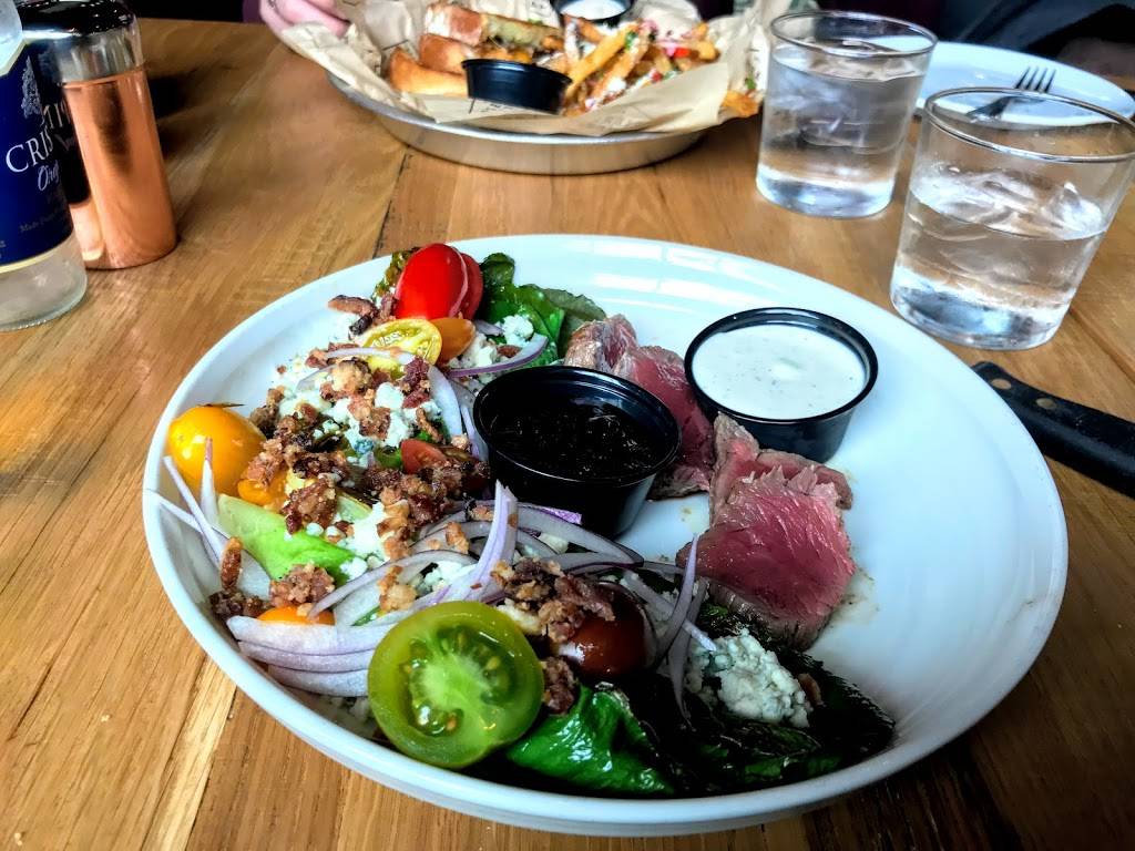 Pierce Tavern | restaurant | 5135 Main St, Downers Grove, IL 60515, USA | 6308695333 OR +1 630-869-5333