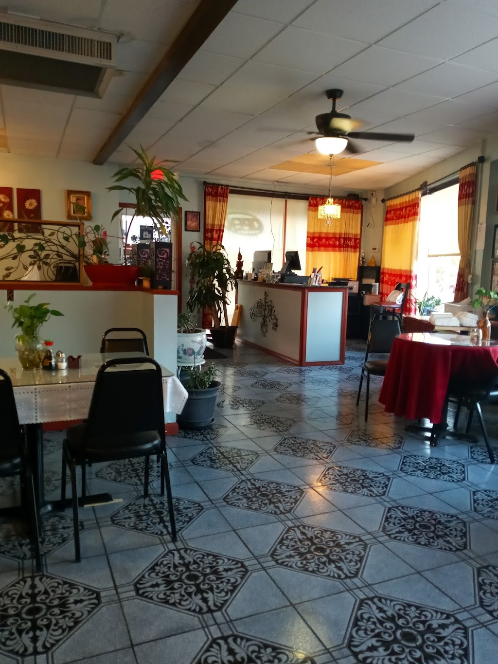 Sapphire Asian Cuisine | restaurant | 186 Eglin Pkwy NE, Fort Walton Beach, FL 32548, USA | 8504968424 OR +1 850-496-8424