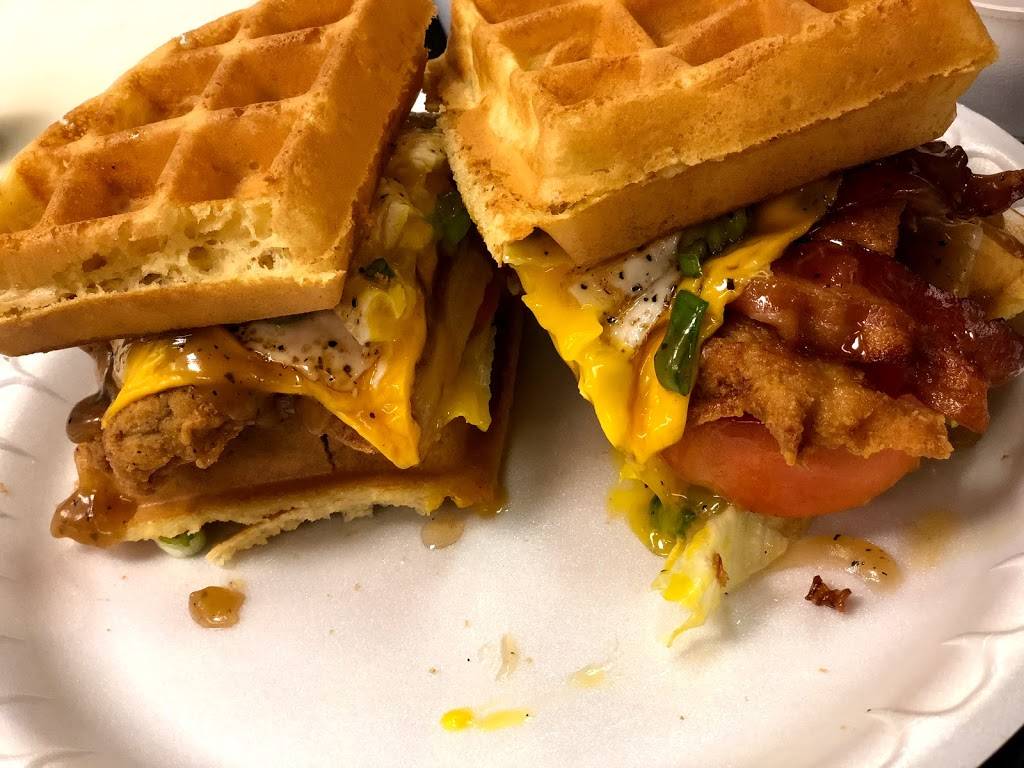 Mumbles Chicken & Waffles | restaurant | 3118 Main St, Buffalo, NY 14214, USA | 7162538091 OR +1 716-253-8091