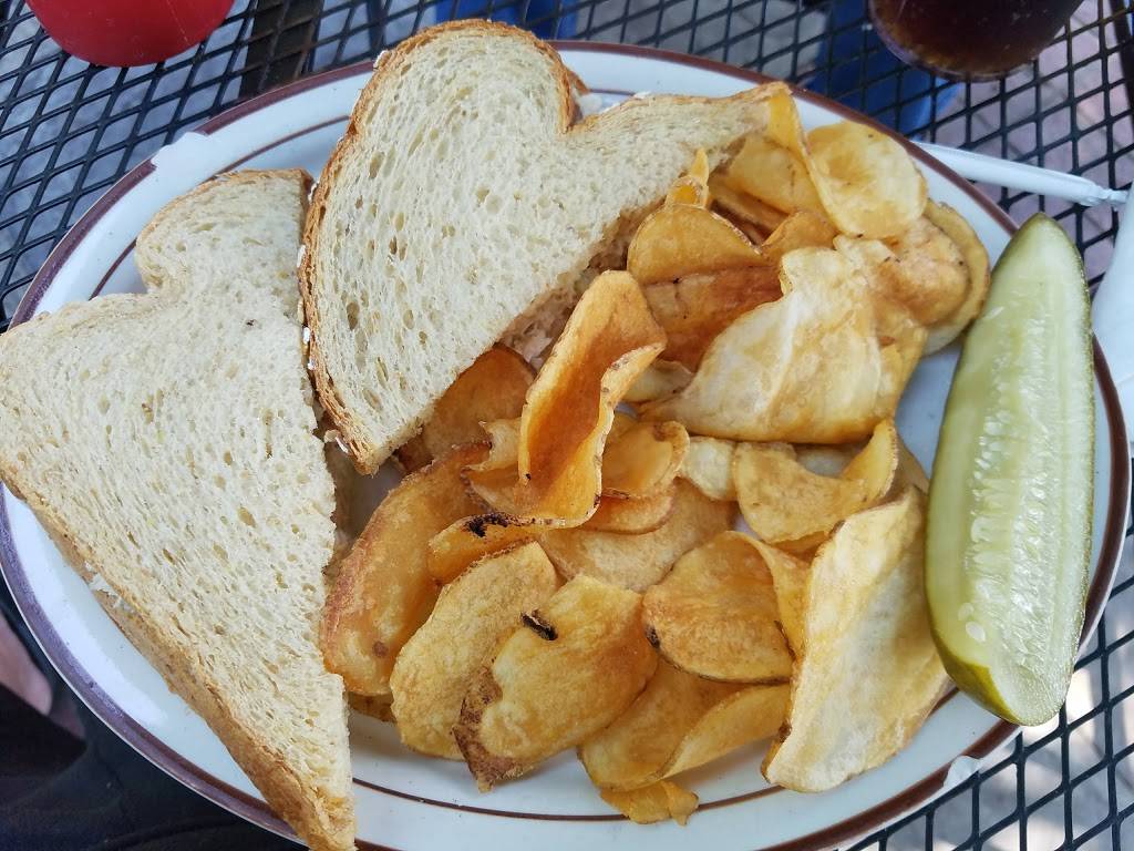 The Riata Diner & Tavern | restaurant | 190 S J St, Livermore, CA 94550, USA | 9252949170 OR +1 925-294-9170