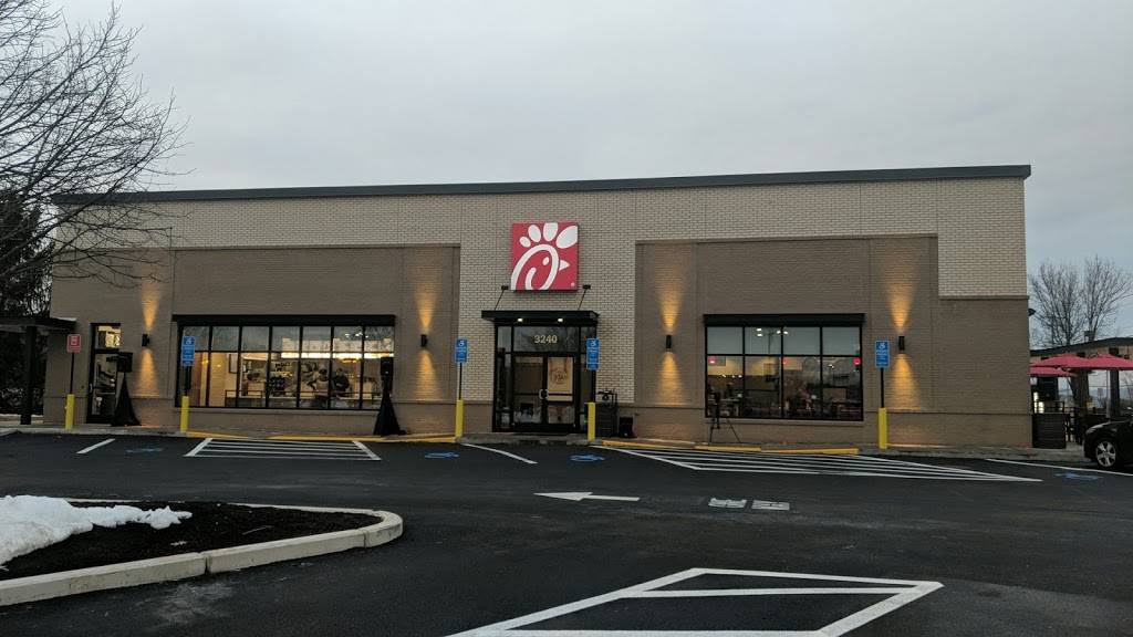 Chick-fil-A Newington | restaurant | 3240 Berlin Turnpike, Newington, CT 06111, USA | 8606650048 OR +1 860-665-0048