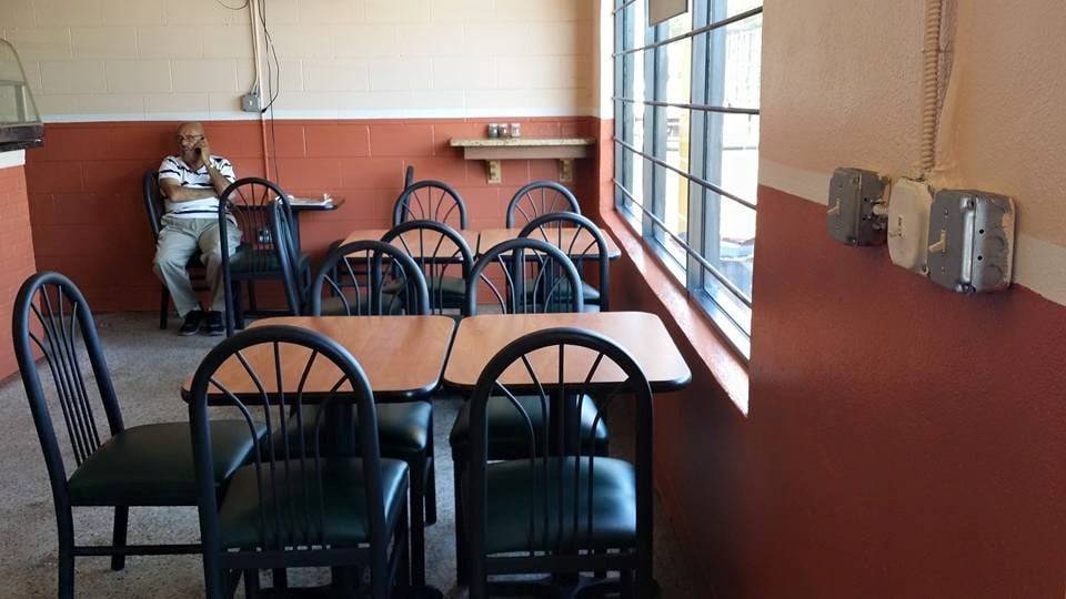 Victorianys Pizza | restaurant | 10 W Oak Ridge Rd, Orlando, FL 32809, USA | 4078558383 OR +1 407-855-8383