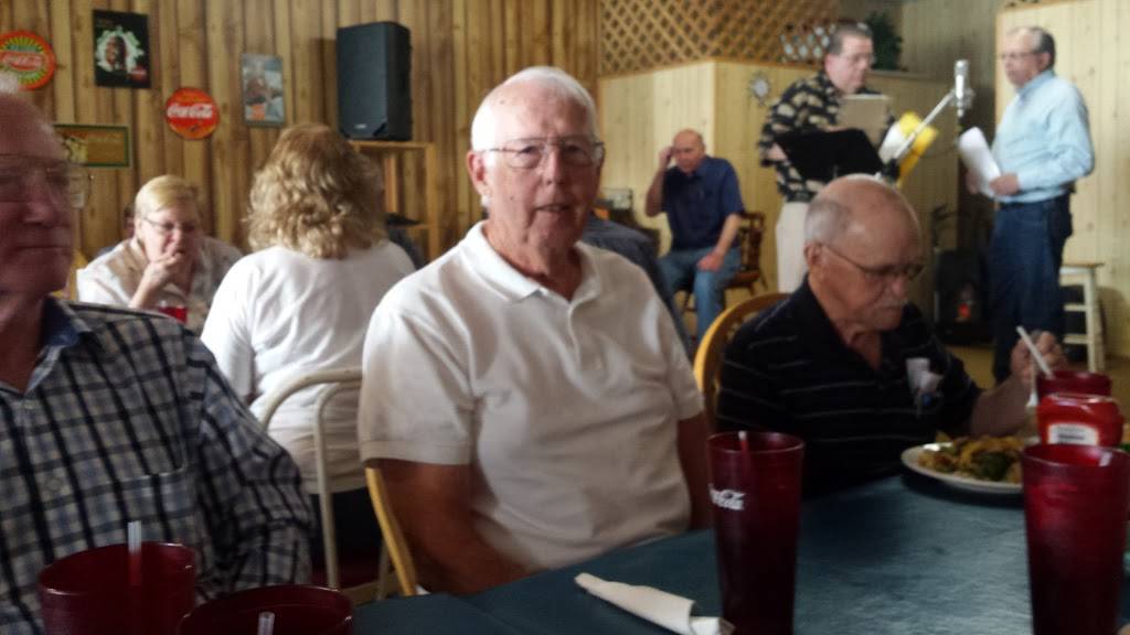 Dixie Cafe | restaurant | 31 Courthouse Square, Byrdstown, TN 38549, USA | 9318646535 OR +1 931-864-6535