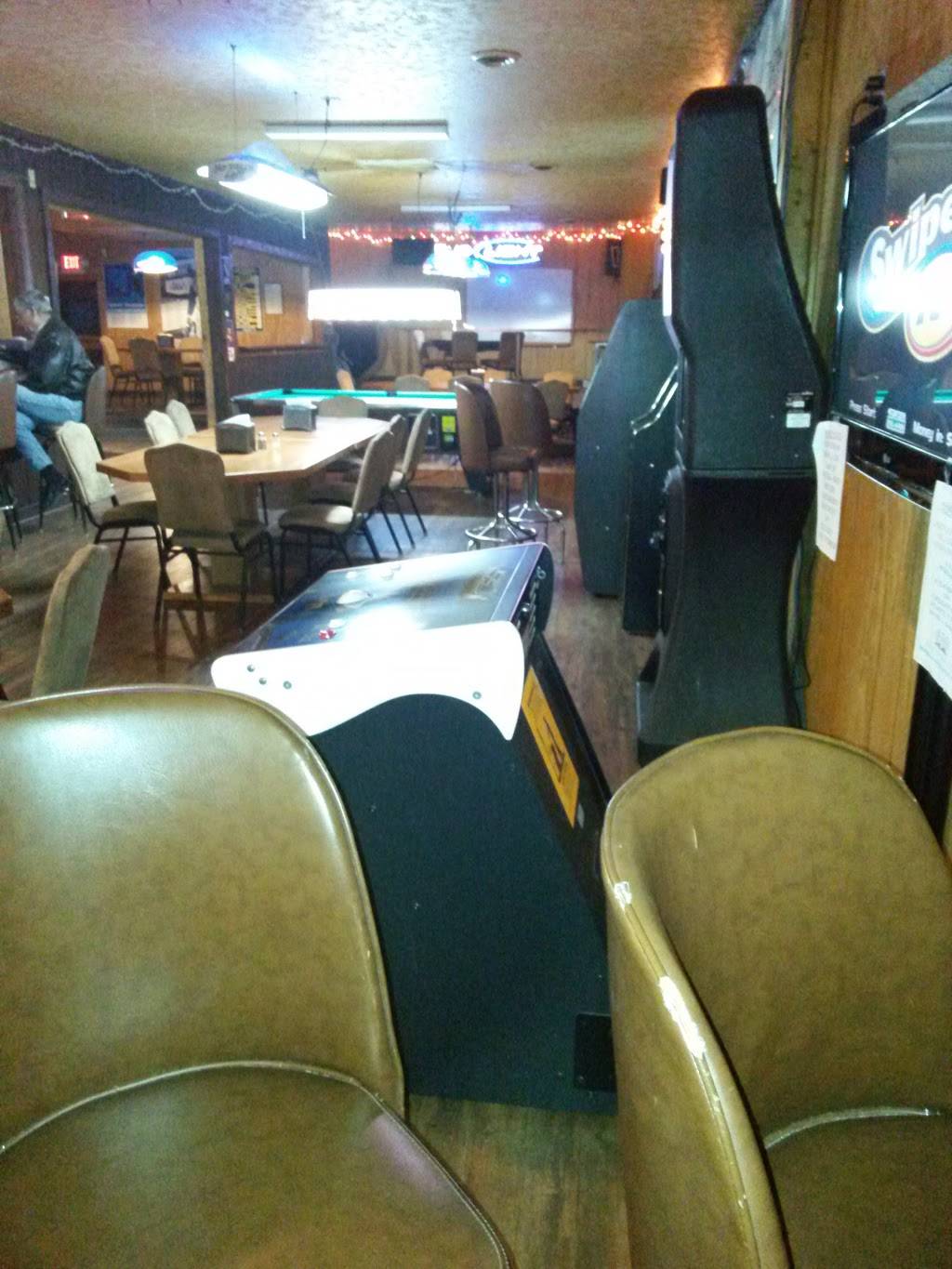 Knickers Saloon | restaurant | 2186 Central Ave, Dubuque, IA 52001, USA | 5635570887 OR +1 563-557-0887