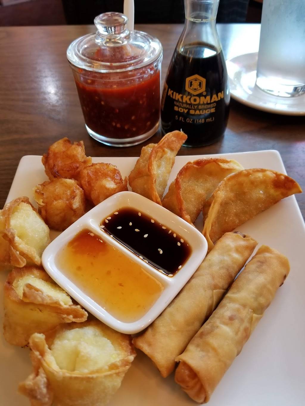 Royal Thai Restaurant | restaurant | 2209 W Montrose Ave, Chicago, IL 60618, USA | 7735090007 OR +1 773-509-0007