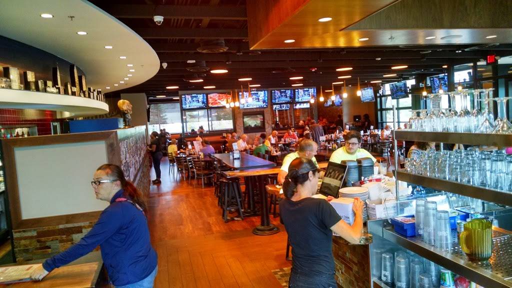 Slymans Tavern | restaurant | 4009 Orange Pl, Beachwood, OH 44122, USA | 2162929610 OR +1 216-292-9610