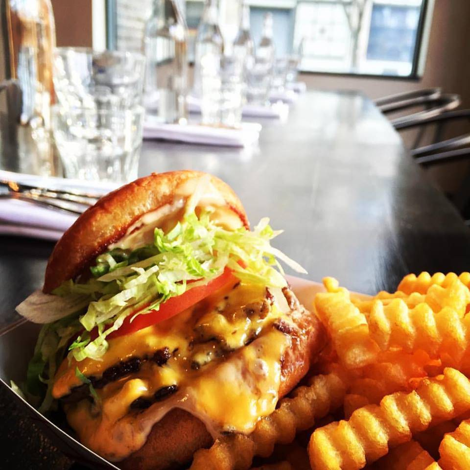 Great State Burger | restaurant | 1111 3rd Ave, Seattle, WA 98101, USA | 2067757111 OR +1 206-775-7111