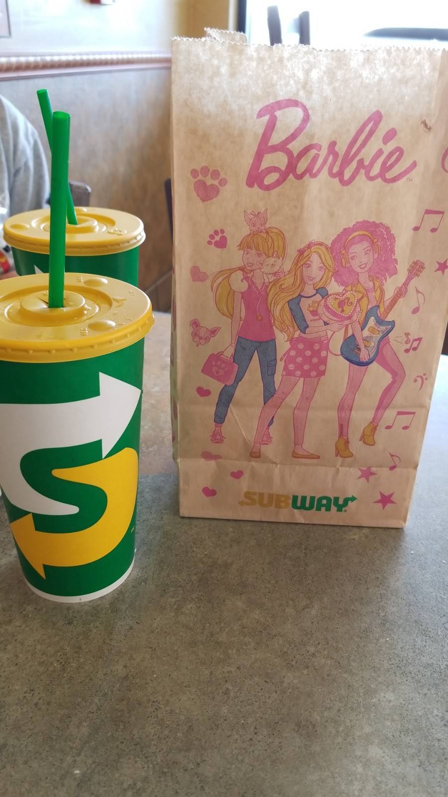 Subway | restaurant | 186 N 12th Ave, Hanford, CA 93230, USA | 5595850416 OR +1 559-585-0416