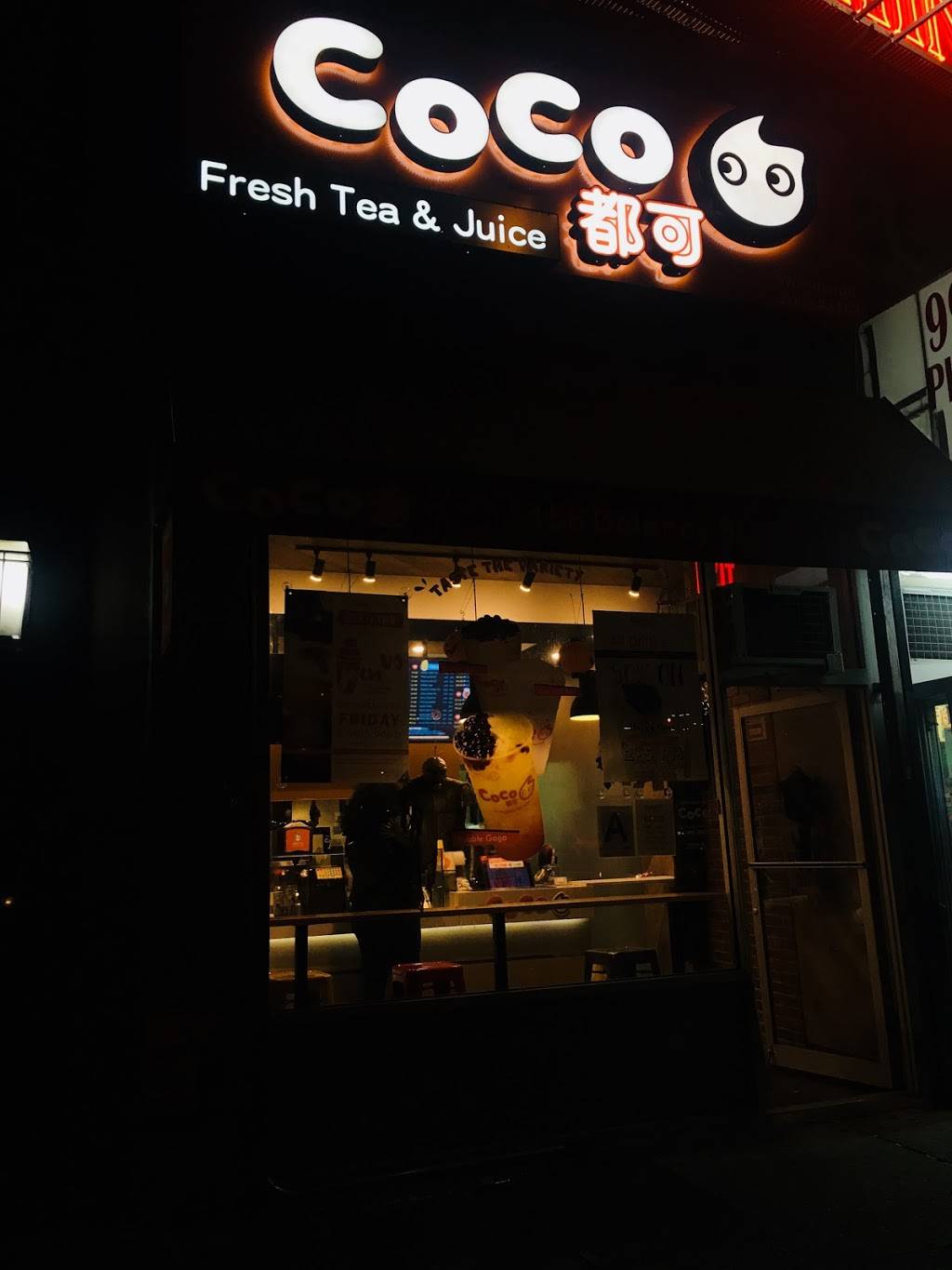 Retro Bar and Grill | restaurant | 150 Delancey St, New York, NY 10002, USA | 2122288379 OR +1 212-228-8379