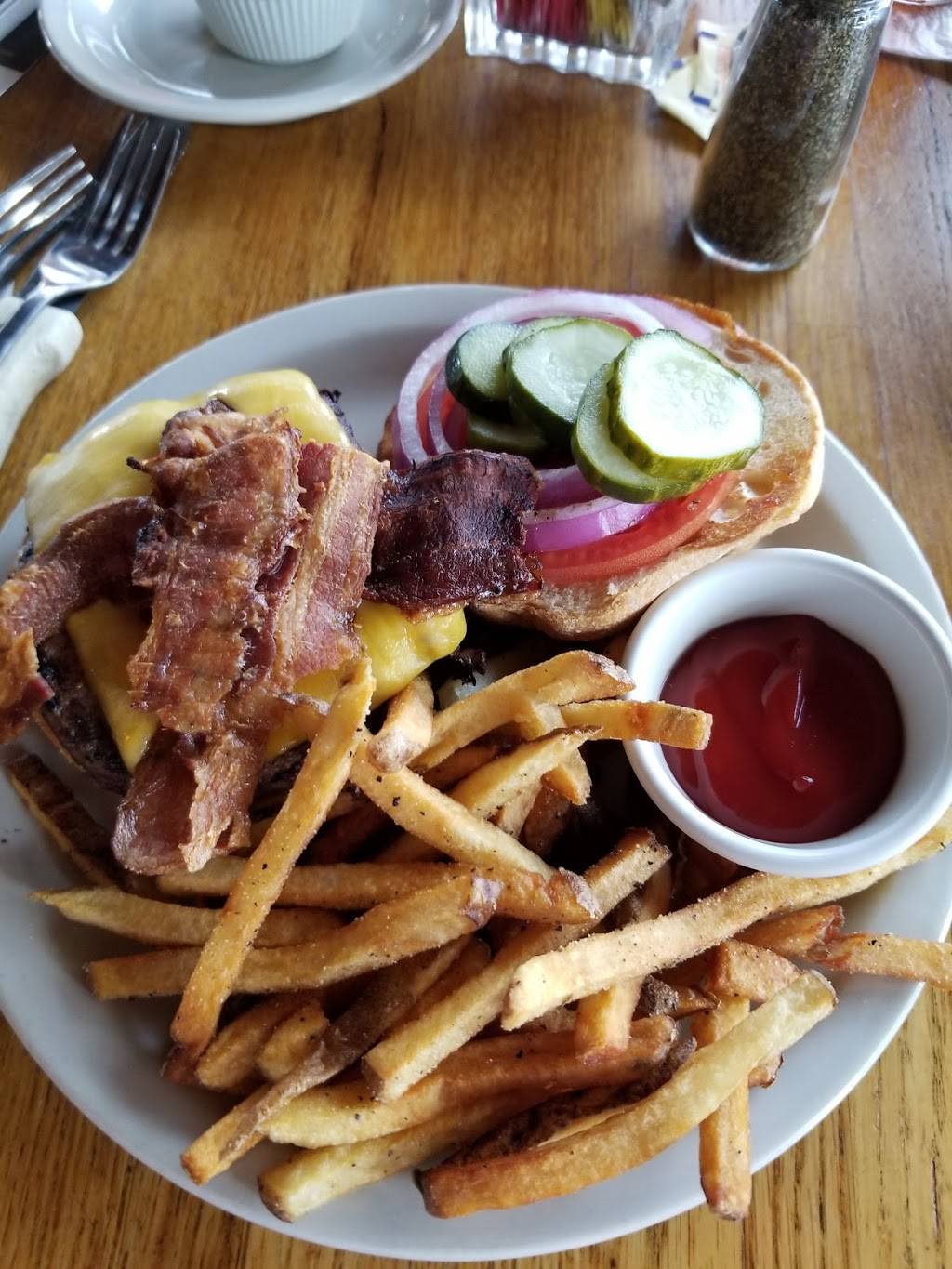 Raffertys | restaurant | 988 Breckenridge Ln, Louisville, KY 40207, USA | 5028973900 OR +1 502-897-3900